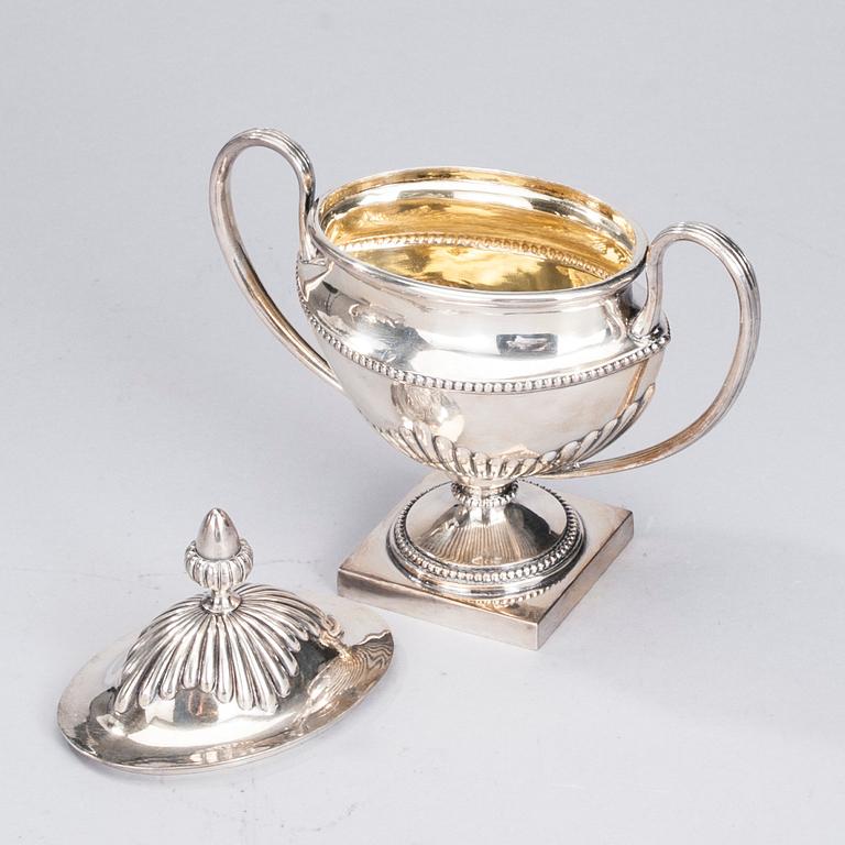 KAFFESERVIS, 3 delar, försilvrad metall, empirestil, 1900-talets första hälft.