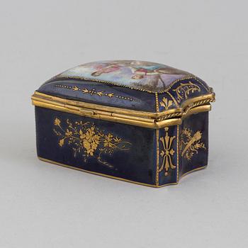 A circa 1900 porcelain box, Meissen style mark.