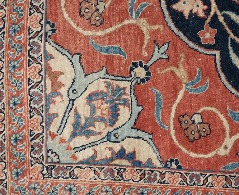 ANTIQUE/SEMI-ANTIQUE TABRIZ. 328,5 x 222 cm.