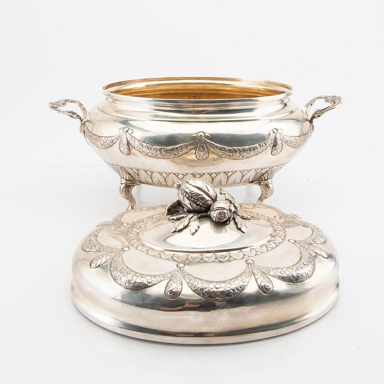 A Swedish 20th century silver tureen Swedish import impress, weight 2460 grams.