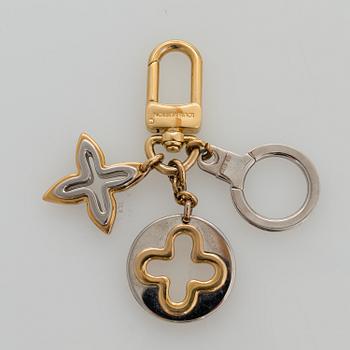 LOUIS VUITTON, nyckelringar 3 st samt plånbok.