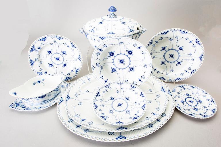 SERVIS, helblonde, 52+1 delar, Musselmalet, Royal Copenhagen.