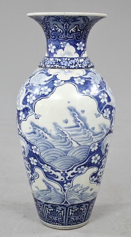 GOLVURNA, porslin, Japan, 1800-tal.