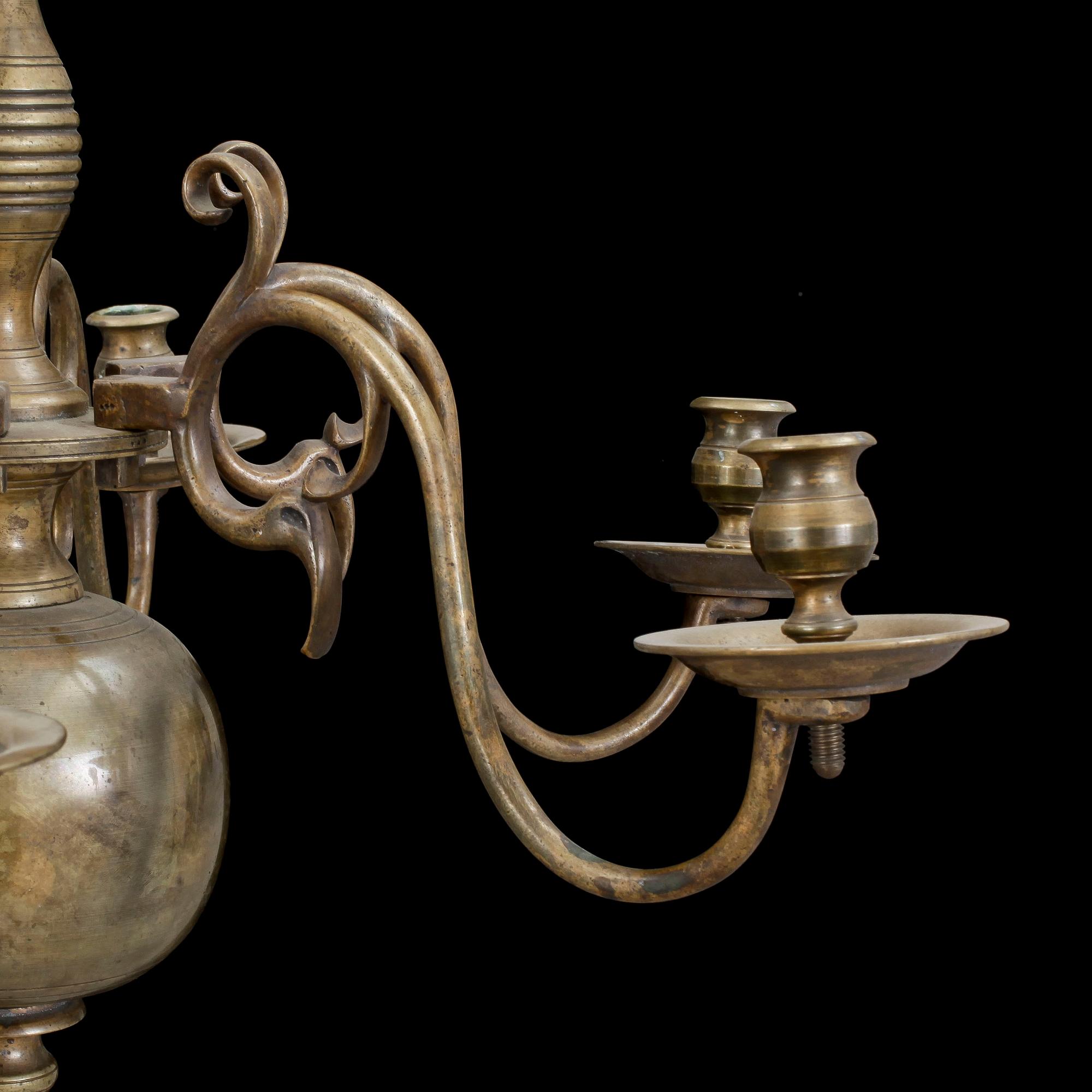 LJUSKRONA, sk Malmkrona, patinerad mässing, 1800-tal. Höjd ca 62 cm.