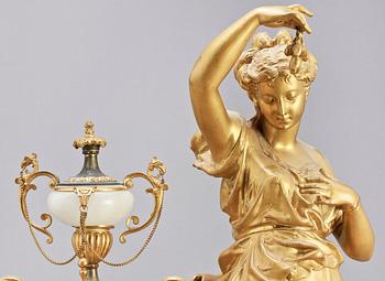 BORDSPENDYL, gulmetall, ny-Louis XVI, Phillipe Mourey, Frankrike, 1800-tal.