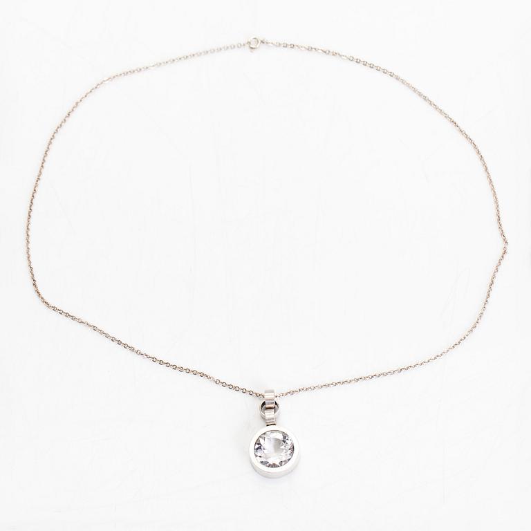 Elis Kauppi, halsband, silver och bergskristall. Kupittaan Kulta , Åbo 1965.
