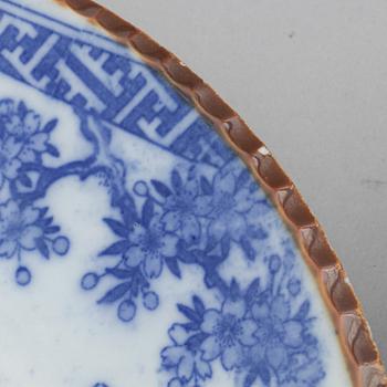 A pair of Japanes blue and white porcelain dishes, 20th century.