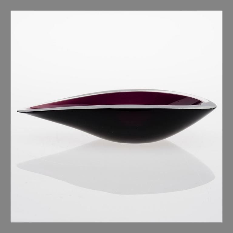 KAJ FRANCK, BOWL. Willow leaf. Signed K. Franck, Nuutajärvi Notsjö -54.