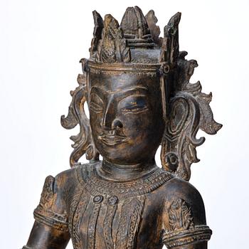 A Burmese bronze figure of a crowned buddha, 18th Century or older.