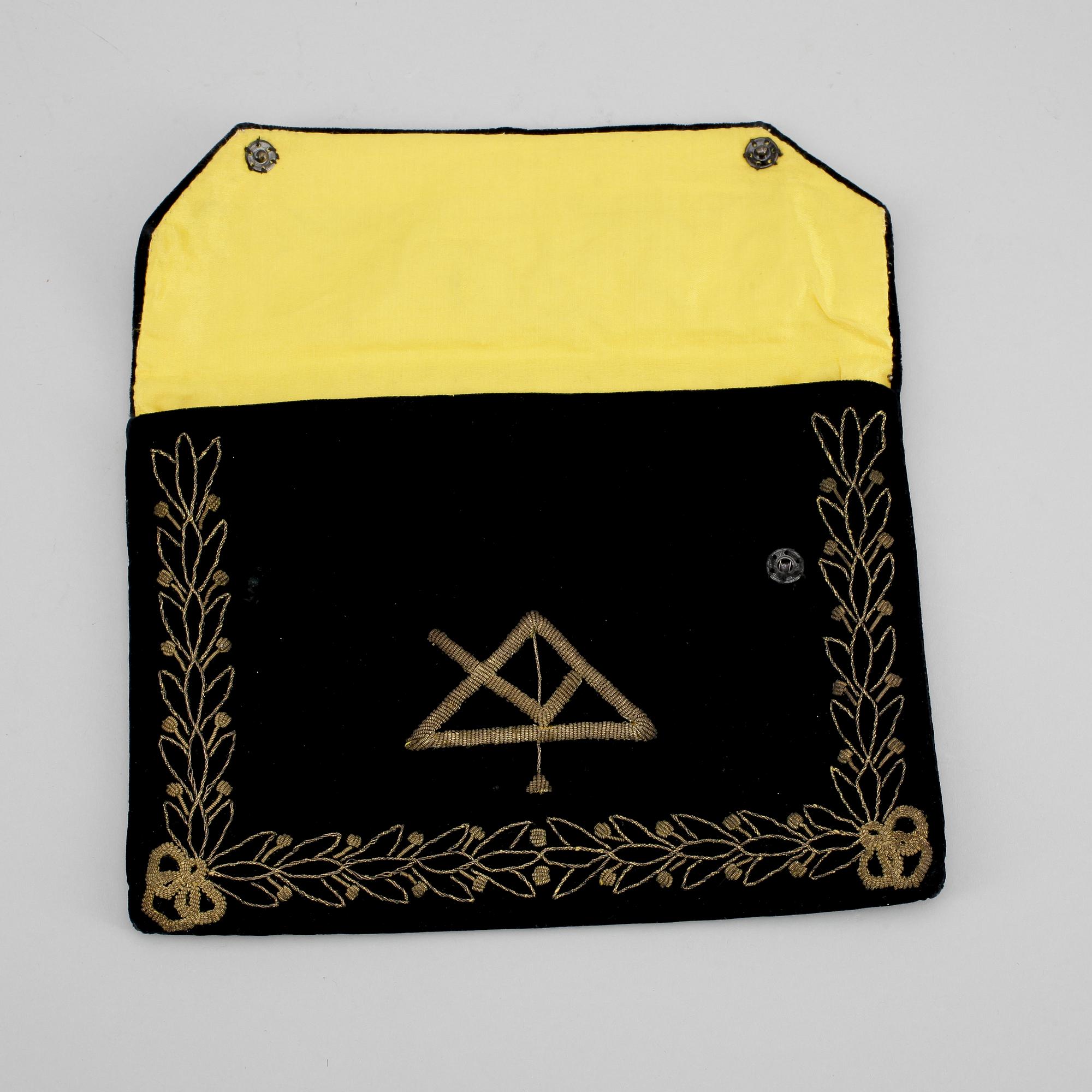 VÄSKA / ETUI, svart sammet, 1900-talets första kvartal.