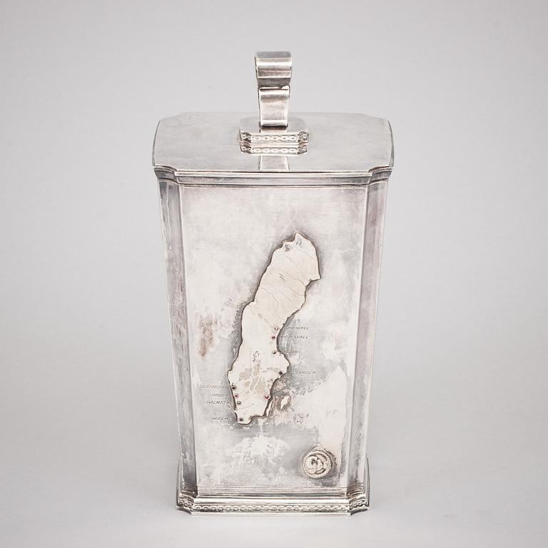 BURK med LOCK, silver, Tore Berg, Göteborg, 1949. Vikt ca 650 g.