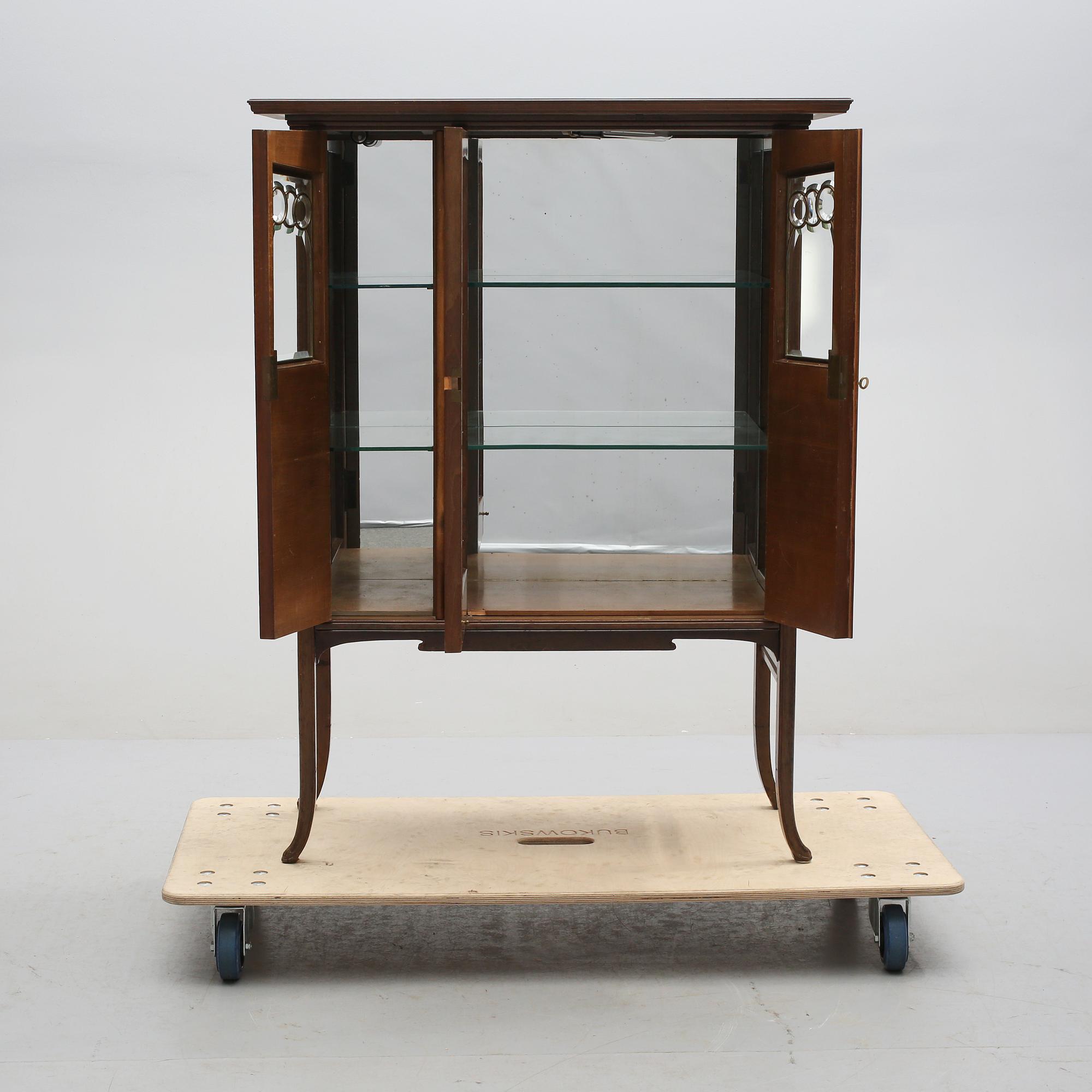 VITRINSKÅP, jugend, tidigt 1900-tal.