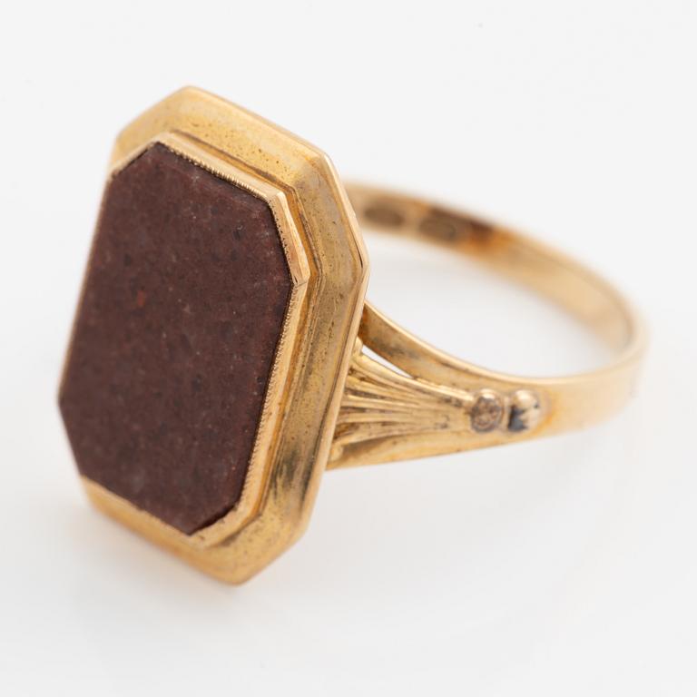 Ring 14K gold with brown stone. Oskar Lindroos, Helsinki 1947.