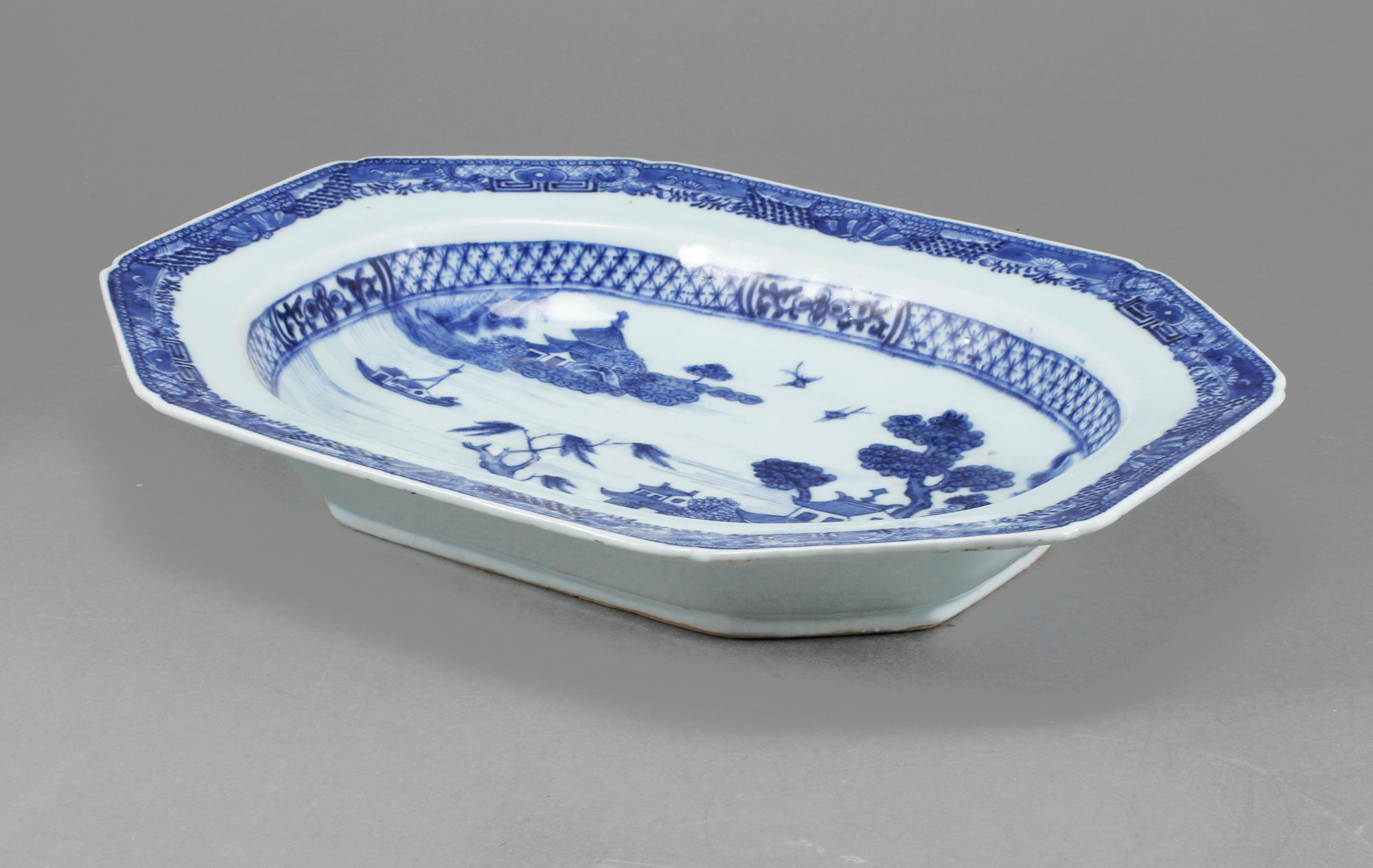 UNDERFAT, porslin, Kina, 1700-tal.