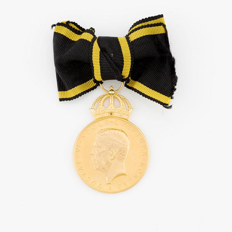 A gold medal, 'För trohet och flit', Kongl. Sällskapet Pro Patria, Gustaf VI Adolf, 1956.