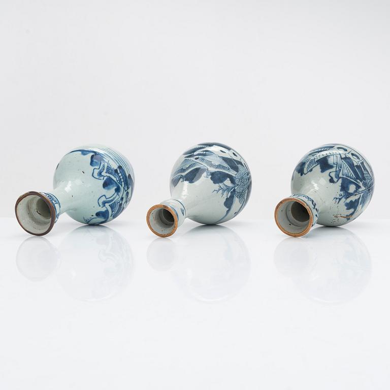 Three Qing Dynasty porcelain bottles, 19th century.