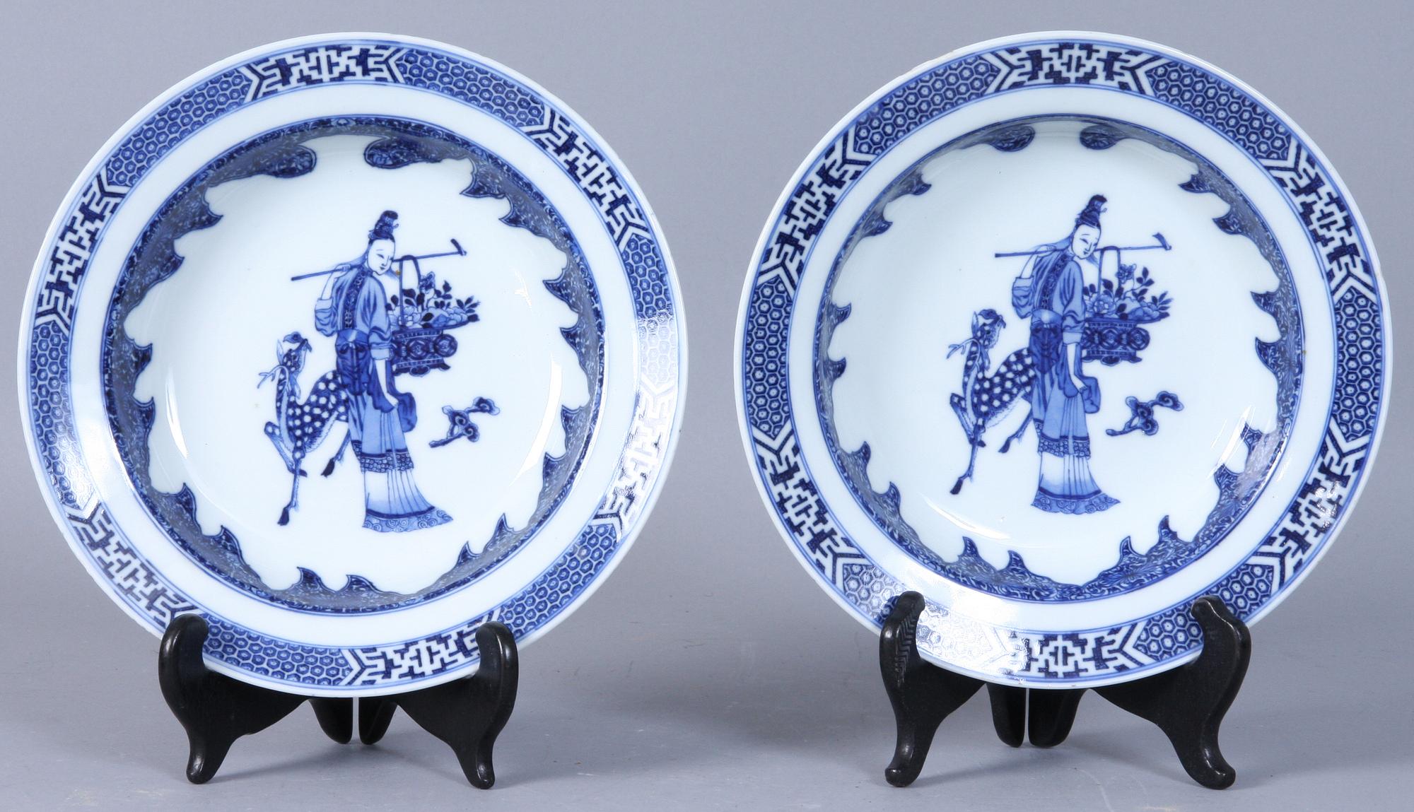 TALLRIKAR, ett par, porslin, Kina, 1700-tal.