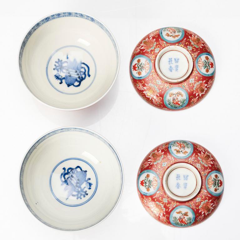 Skål, samt skålar med lock, porslin, Japan, Meiji (1868-1912).