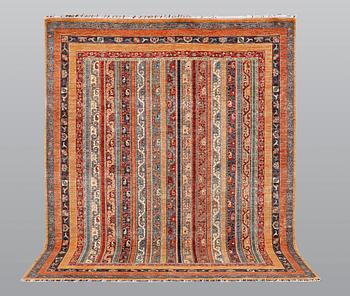 A carpet oriental, ca 300 x 244 cm.