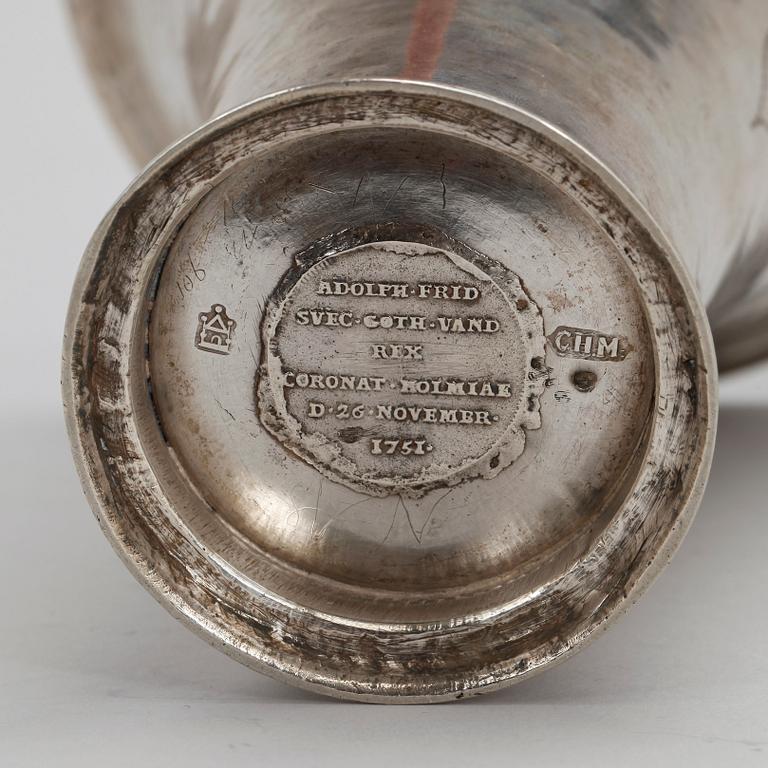 BÄGARE, silver, Conrad Heitmüller, verksam 1735-1779 i Nyköping. Vikt ca 311g.