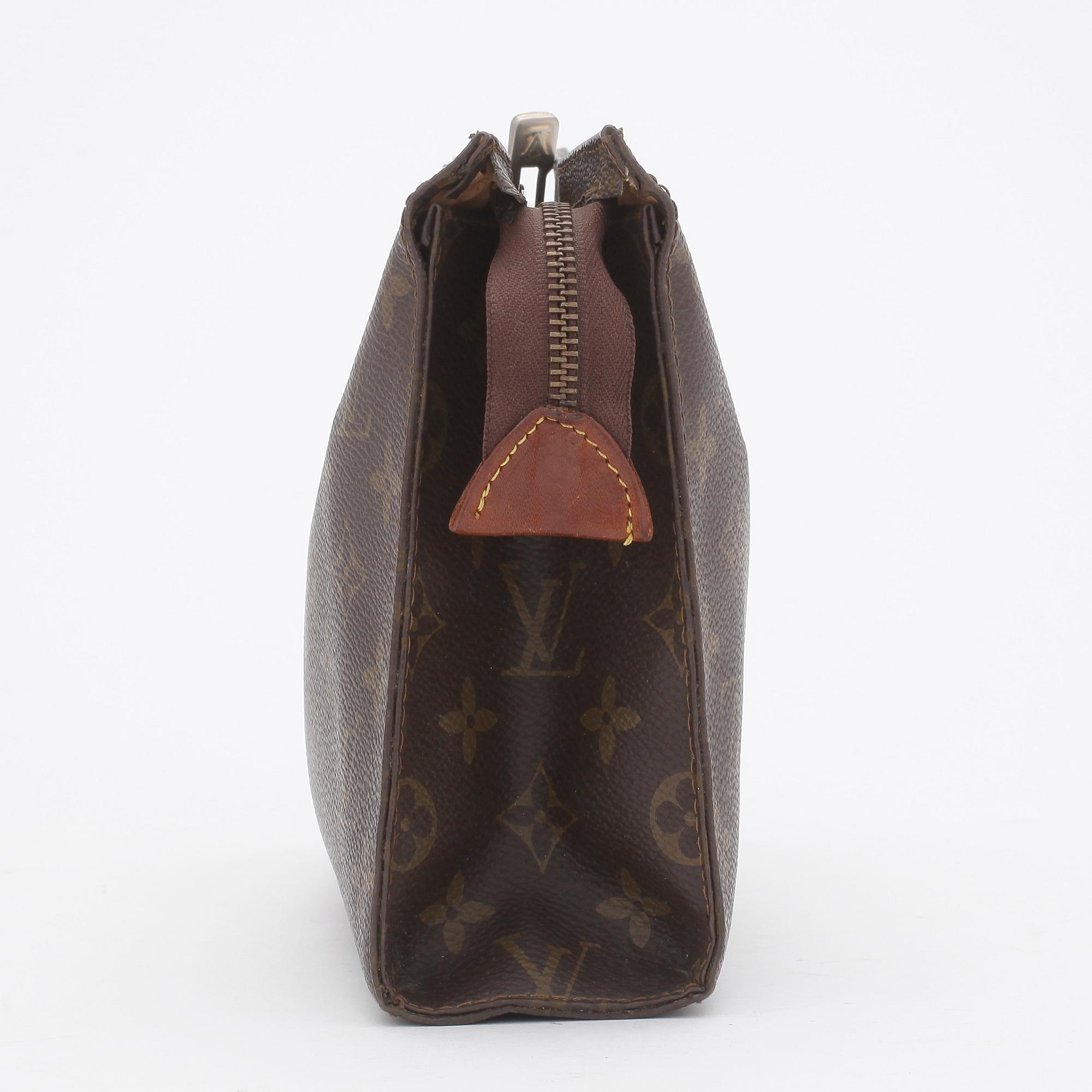 NECESSÄR, Louis Vuitton.