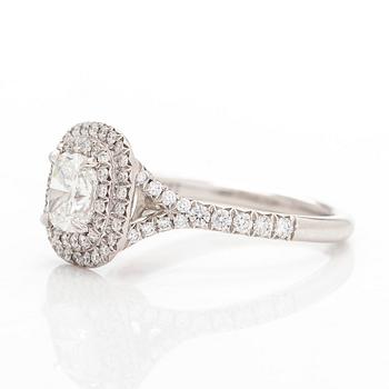 Tiffany & Co, Ring, "Soleste Cushion-cut Double Halo", platina och diamanter.