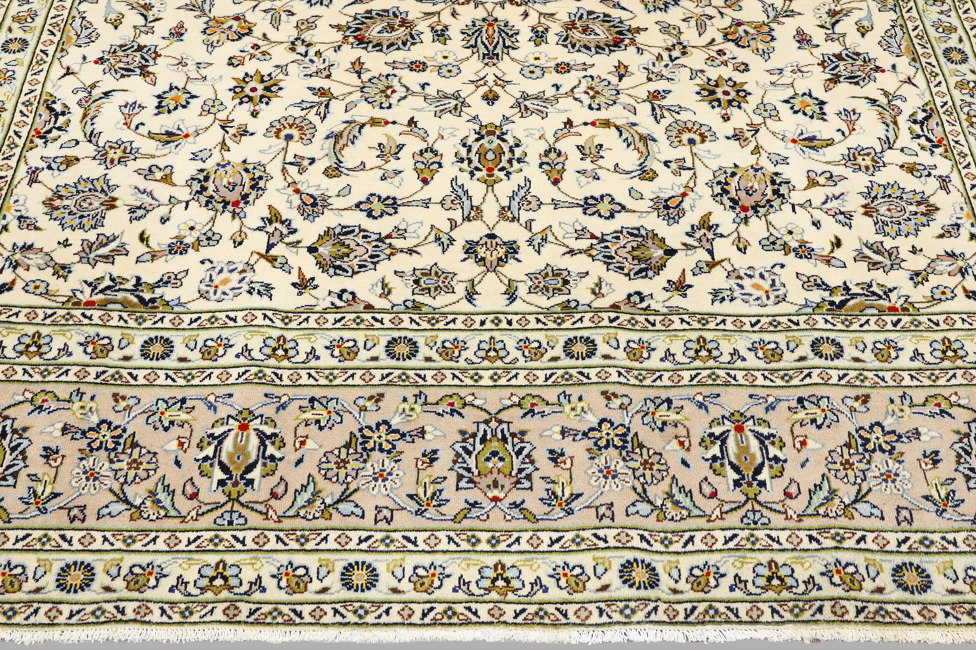 Matta, Keshan, ca 355 x 243 cm.