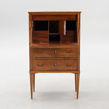 A late Gustavian secretaire, around 1800.
