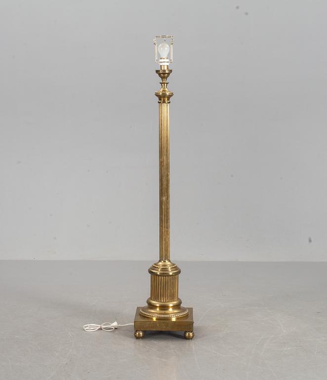 GOLVLAMPA, sekelskiftet 1900.