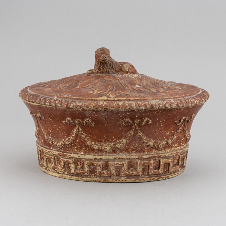 A late Gustavian earthenware tureen, early 19th Century.