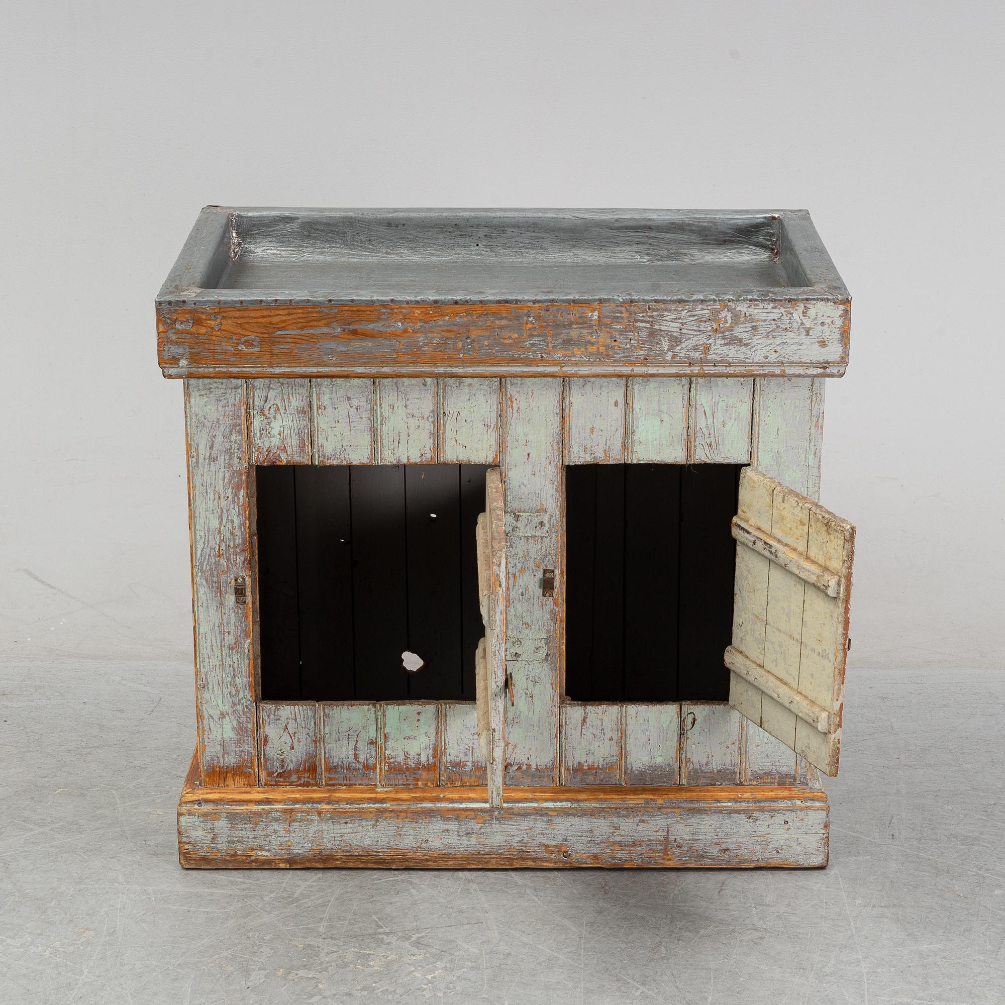 An early 20th Century zink.