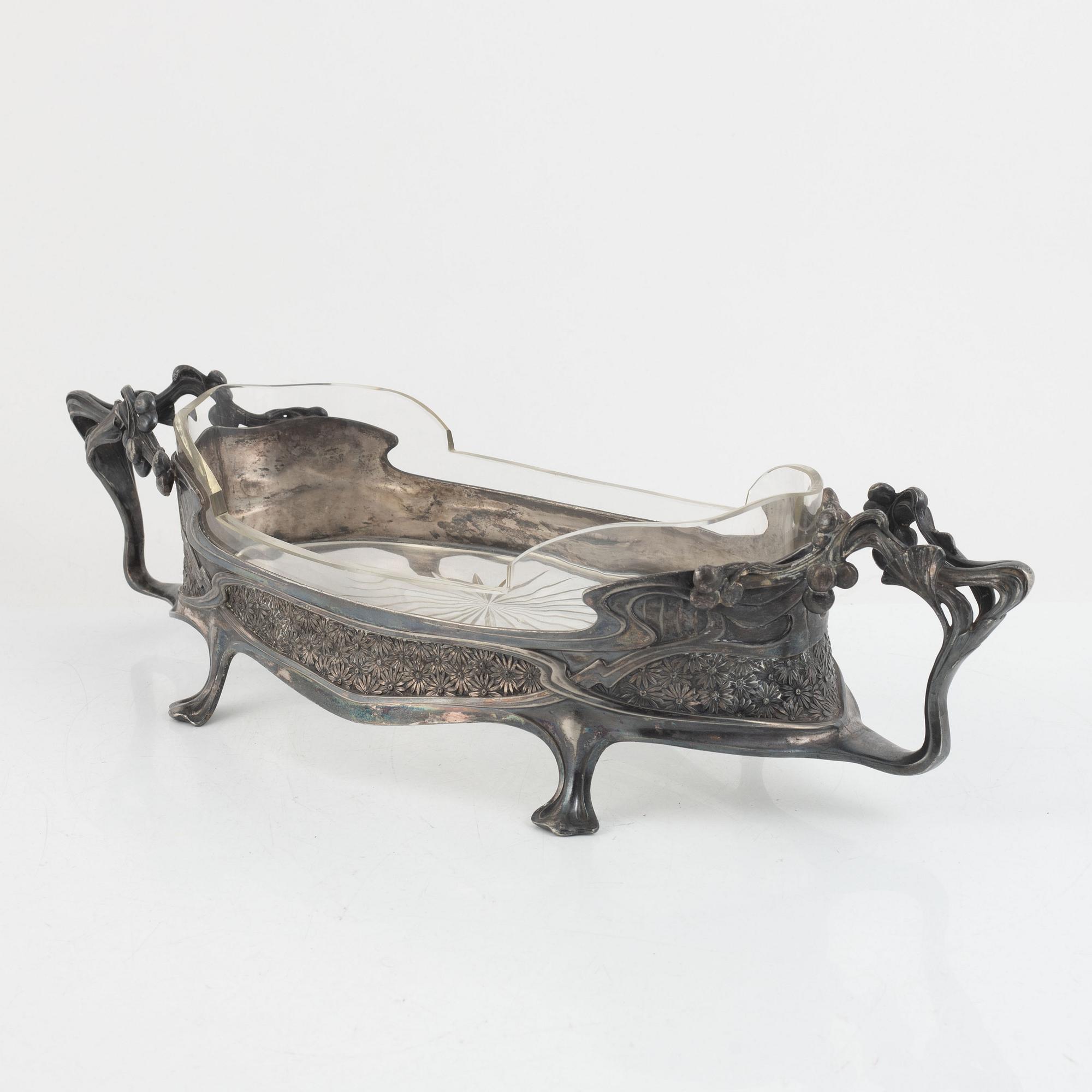 An Art Nouveau Jardinniere, early 20th Century.