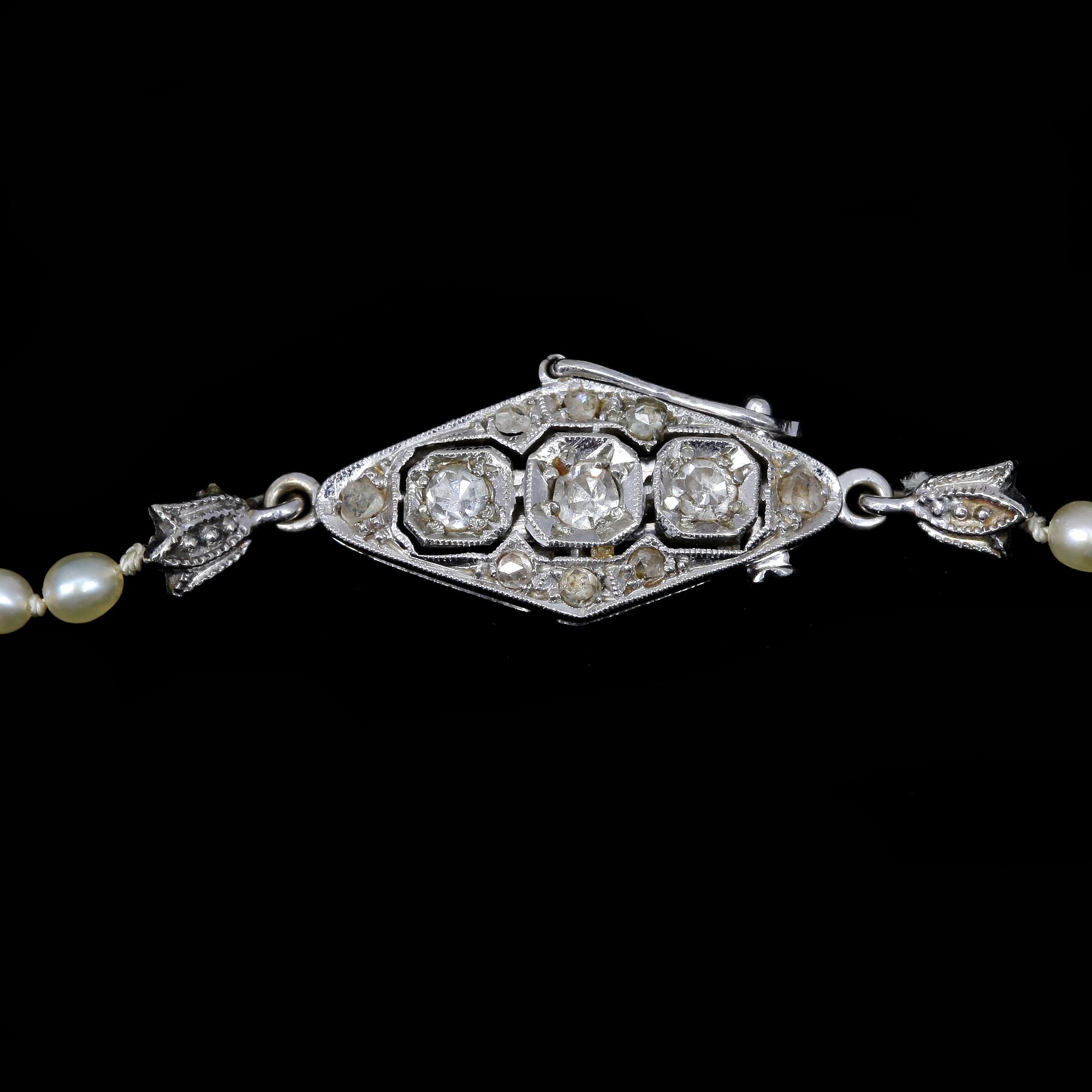 A natural pearl necklace, 5,2-2,2 mm.