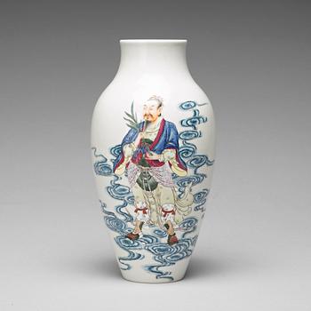 880. A Chinese vase, 20th Century.