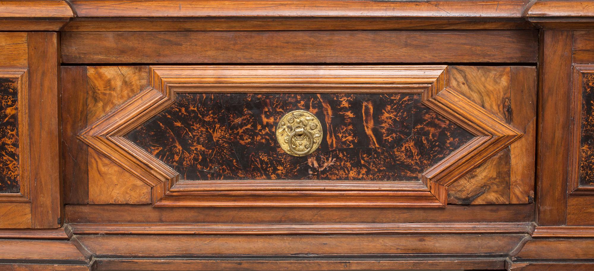 SALSSKÅP, barock, 1700-tal.