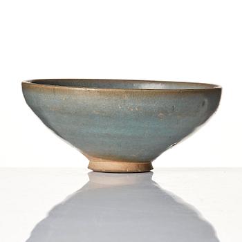 A large Jun glazed bowl with a purple splash, Song/Yuan dynasty.