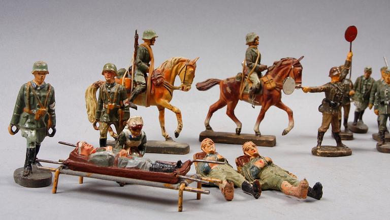 MASSA OCH TENNFIGURER, ca 70 delar. Bl.a Elastolin och Leyla.