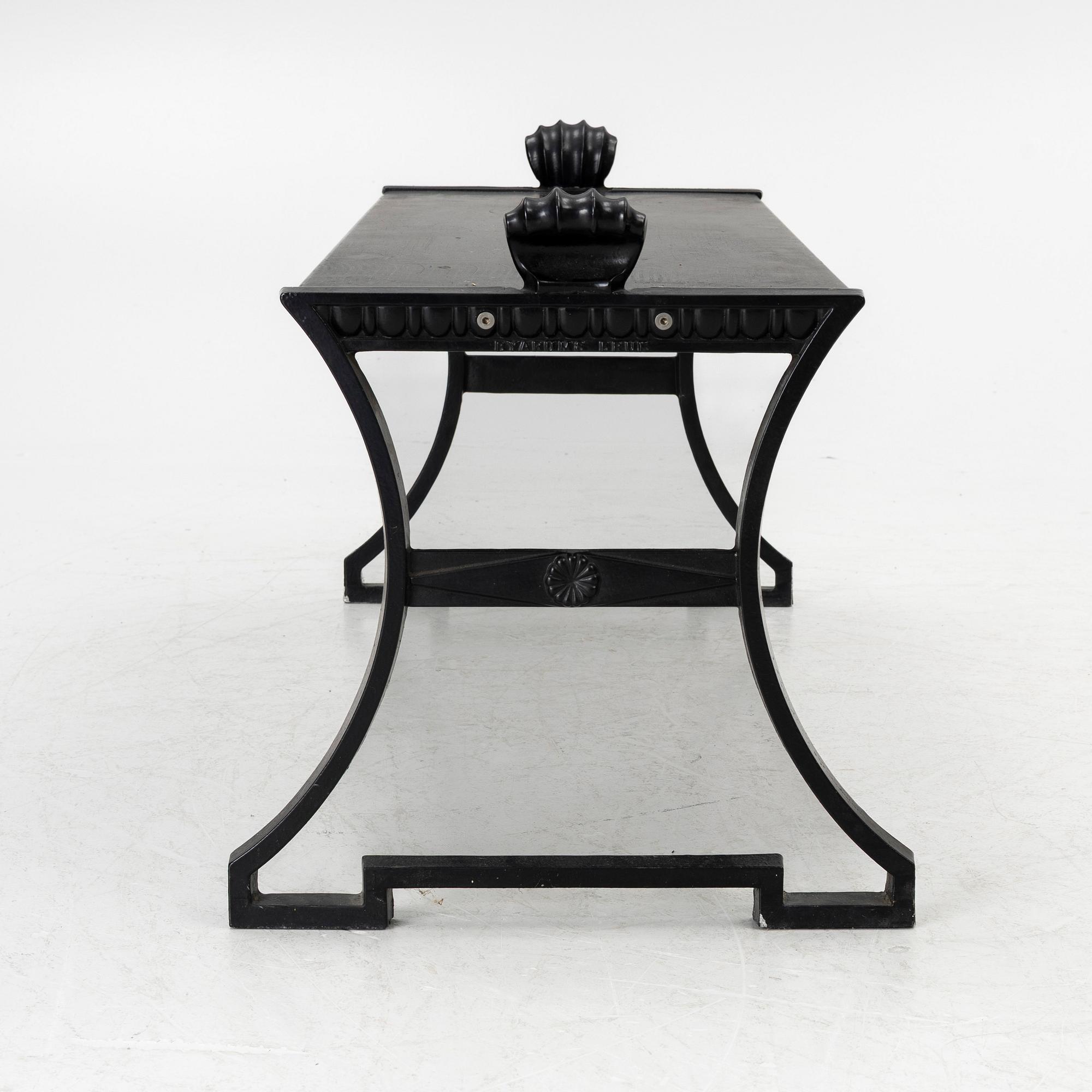 Folke Bensow, a 'Sneckan' bench, Byarums Bruk, end of the 20th century.