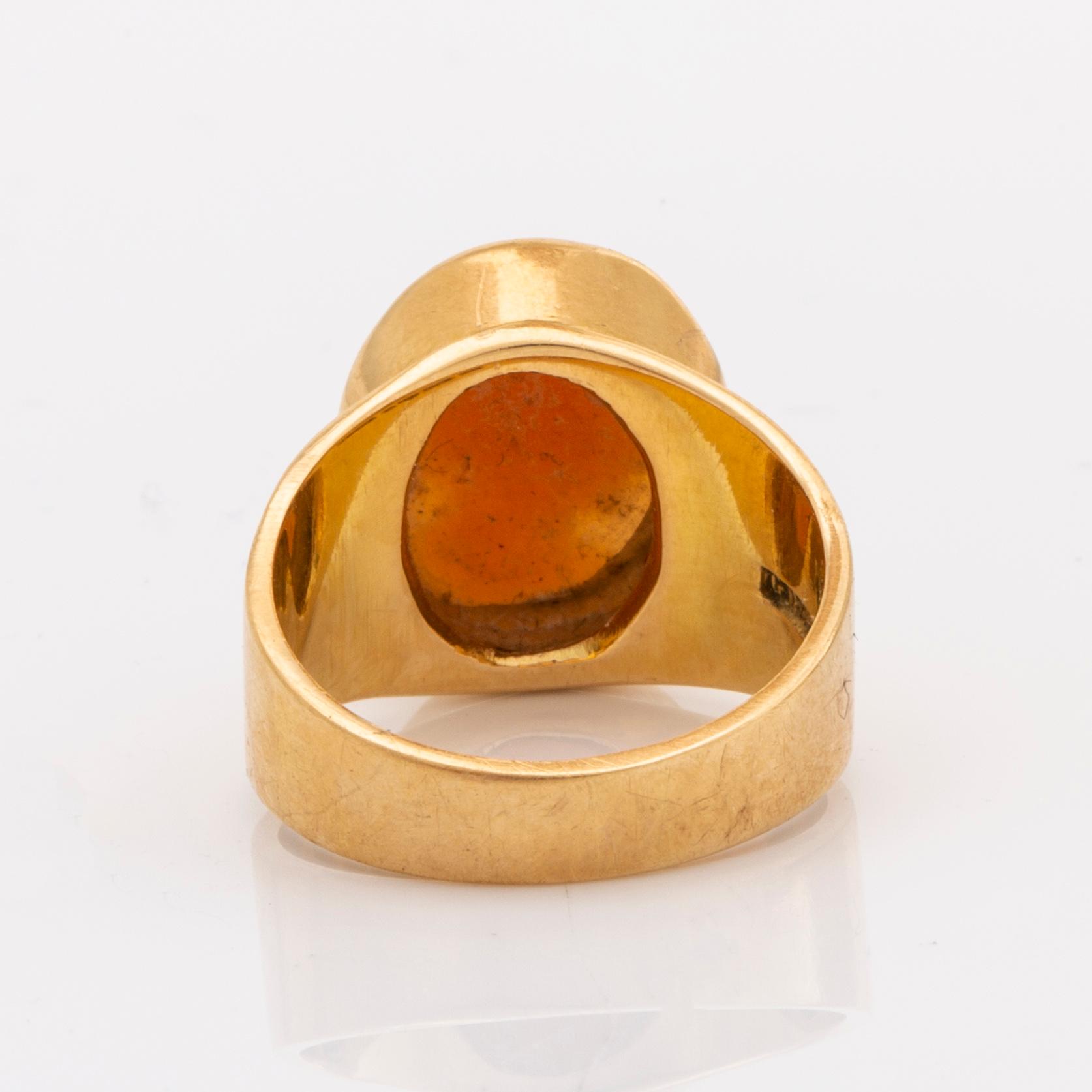 PENDANT W CHAIN and RING, 18K gold and shell cameos, length approx 54 cm, G Dahlgren & Co Malmö 1962.