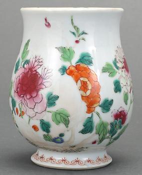 MUGG, porslin, Kina, Qingdynastin, Qianlong (1736-1795).
