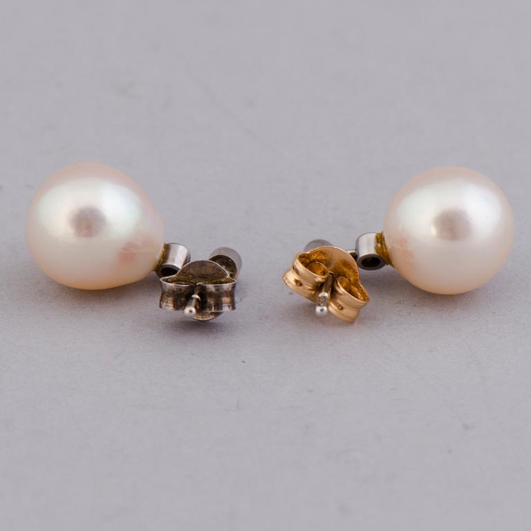 ÖRHÄNGEN, odlade pärlor, diamanter, 18K vitguld.