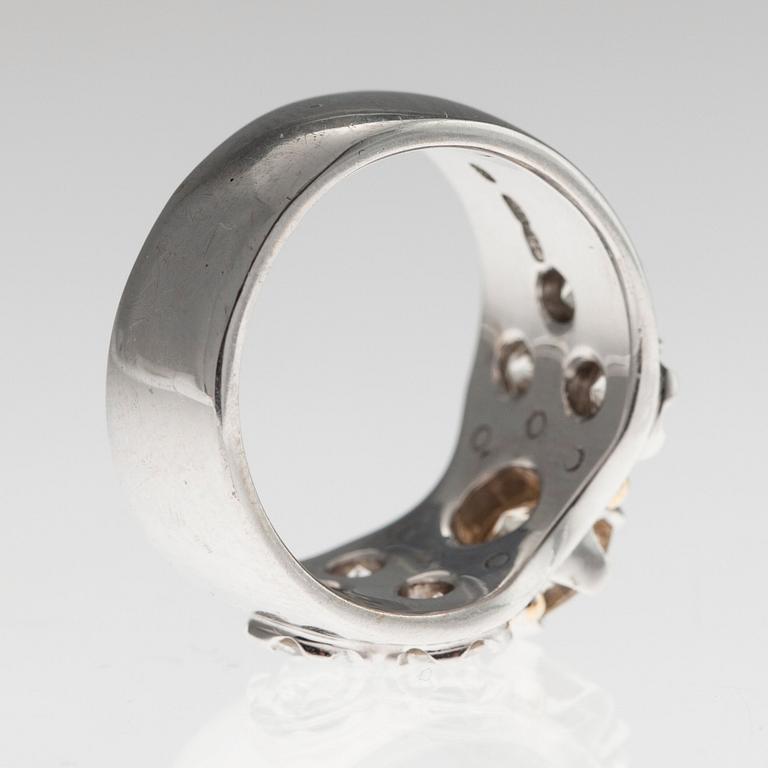 RING, 14K vitguld. Briljantslipade diamanter ca 2,6 ct. P. Aittala, Jyväskylä 2001. Vikt 13,5 g.