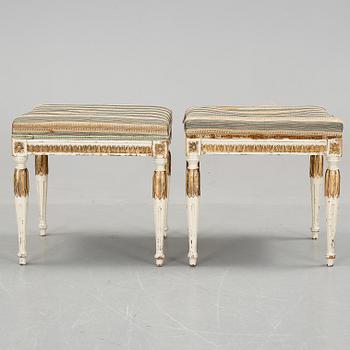 TABURETTER, ett par, gustaviansk stil, 1800-talets andra hälft.