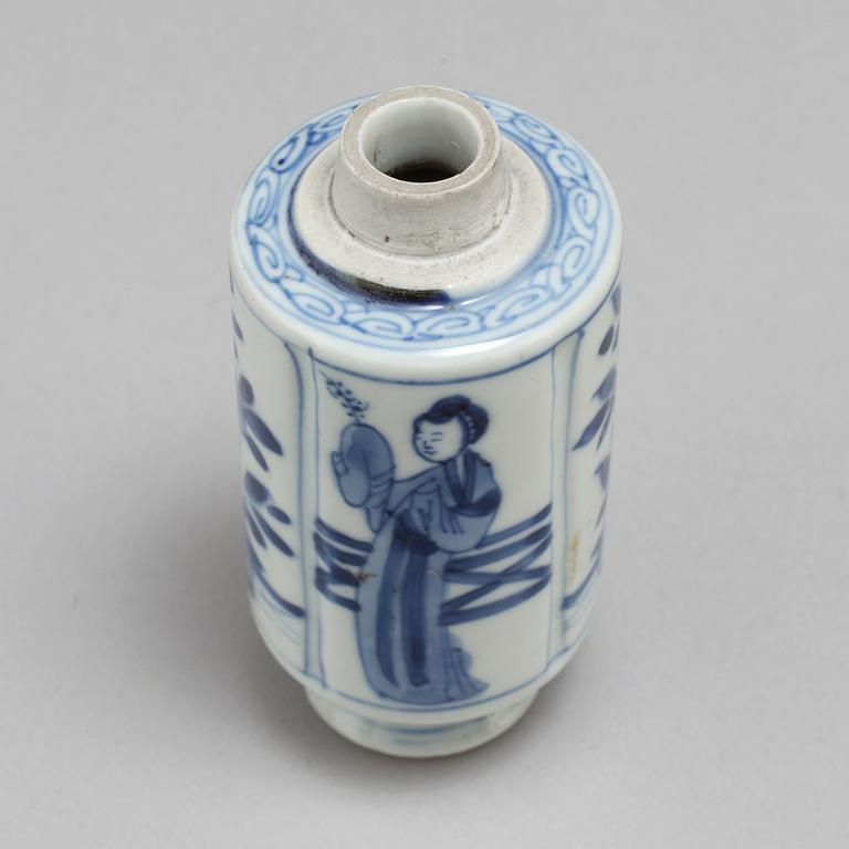 A blue and white miniature vase, Qing dynasty, Kangxi (1662-1722).