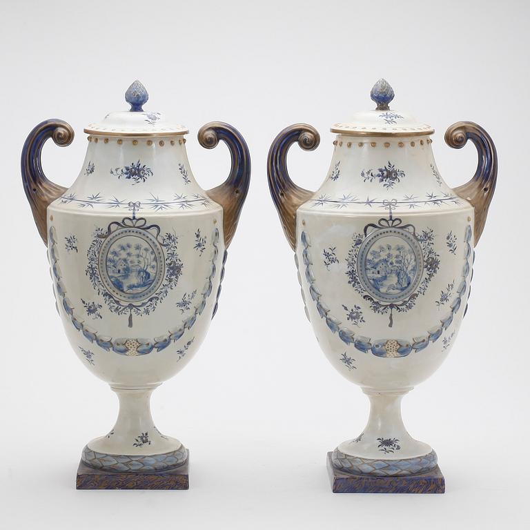 A pair of 'Marieberg shaped' jars with covers, Qing dynasty, Jiaqing (1796-1820).