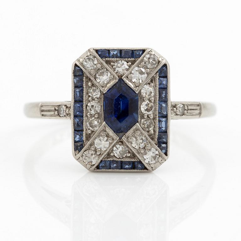 Platinum ring with sapphires and octagon-cut diamonds, Art Deco.