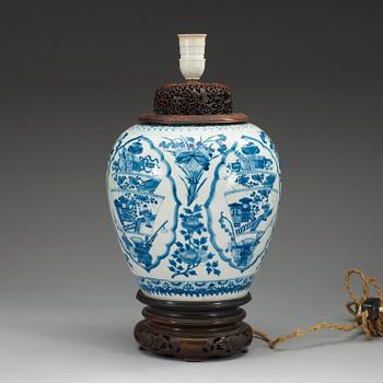 URNA, porslin. Qing dynstin, Kangxi (1662-1722).