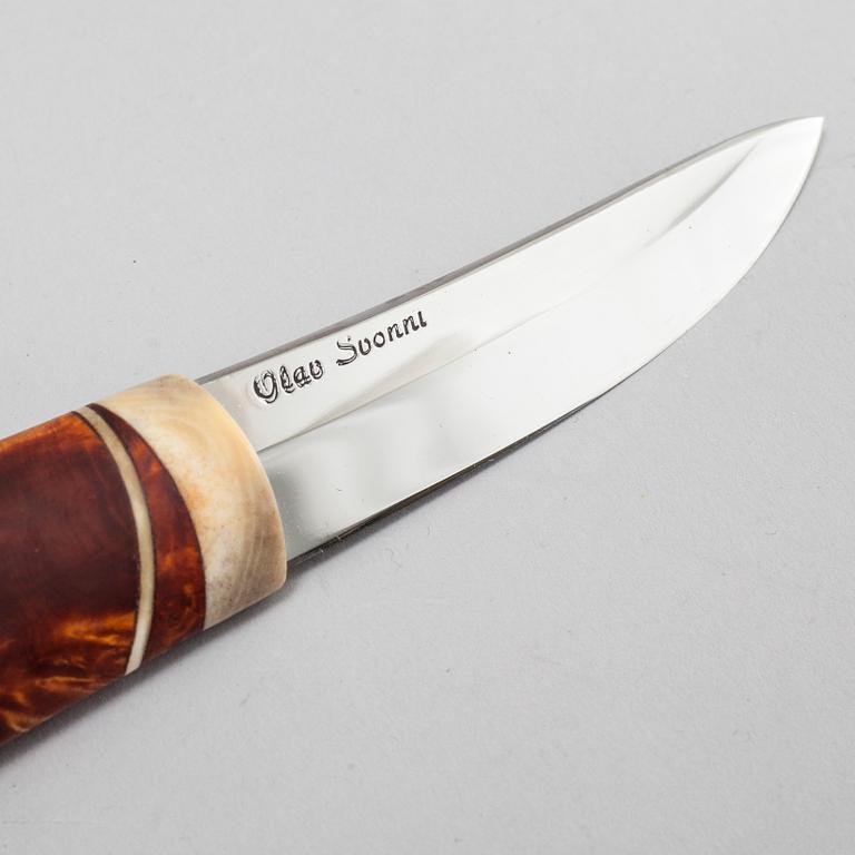 A knife by Olav Svonni, signed and dated 2007.