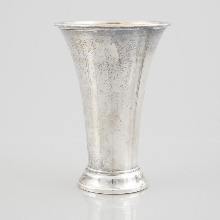 A set of three Swedish silver beakers, including CG Hallberg, Stockholm 1951.