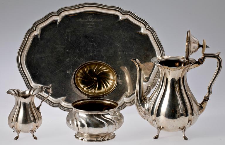 KAFFESERVISDELAR, 3+1 delar, silver, rokokostil, GAB, Stockholm 1914. Totalvikt 1900 gram.